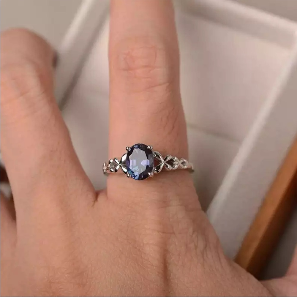 New Women’s 925 Silver Sapphire Ring - Picture 3 of 6